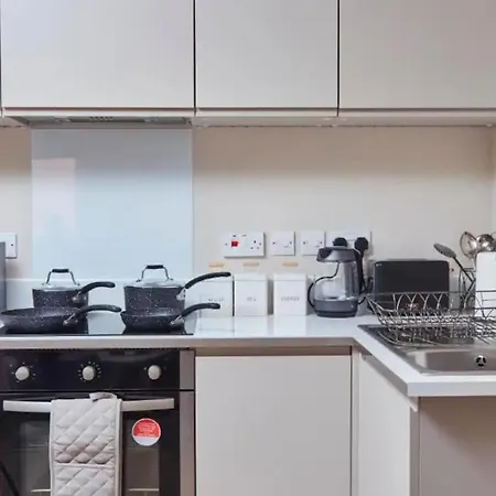 Beautiful 1 Bedroom Flat In - Sleeps 4 شقة *