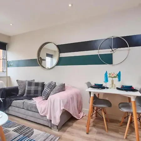 Beautiful 1 Bedroom Flat In - Sleeps 4 ليدز