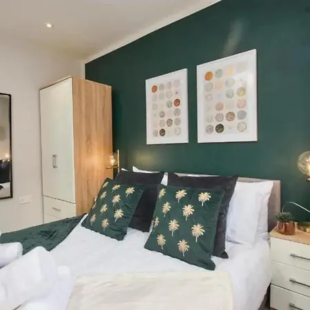 Beautiful 1 Bedroom Flat In - Sleeps 4 * ليدز