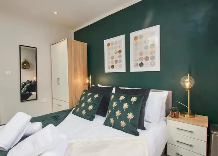 Beautiful 1 Bedroom Flat In - Sleeps 4 * Leeds