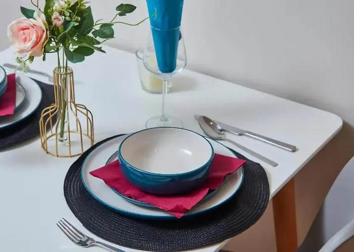 Beautiful 1 Bedroom Flat In - Sleeps 4 *